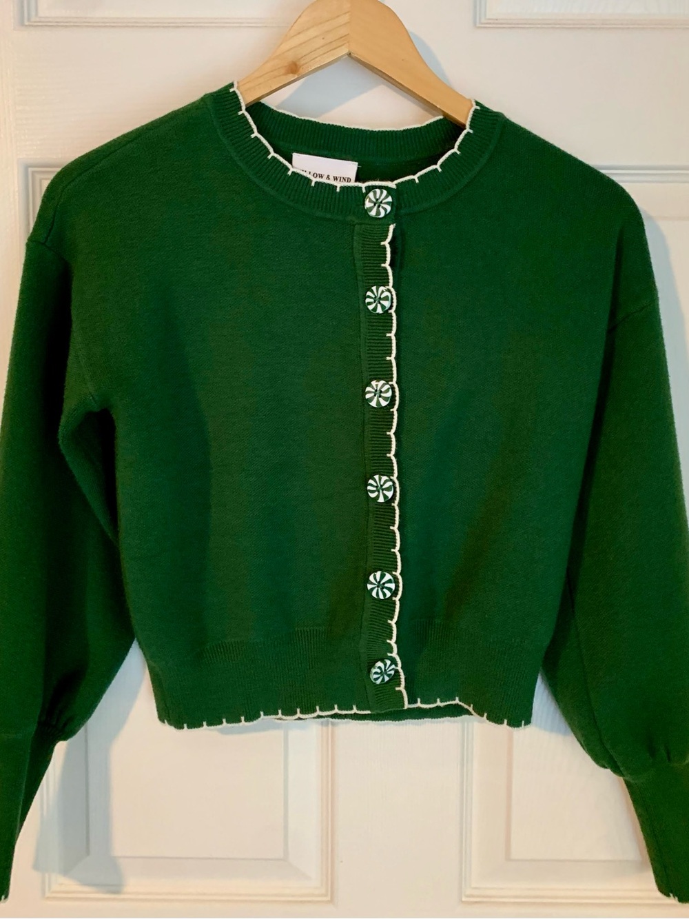 Willow & Wind Women’s Forest Green Cardigan with White Scalloped Trim